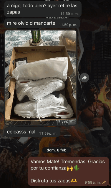 Cliente muestra las zapatillas blancas recién abiertas en su caja: «epicasss mal»