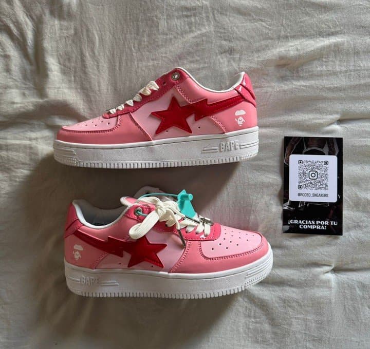 BAPE STA ROSAS Y ROJAS (SIN CAJA) de Bape