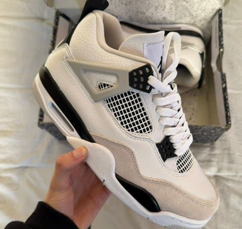 J4 "Military Black" de Jordan